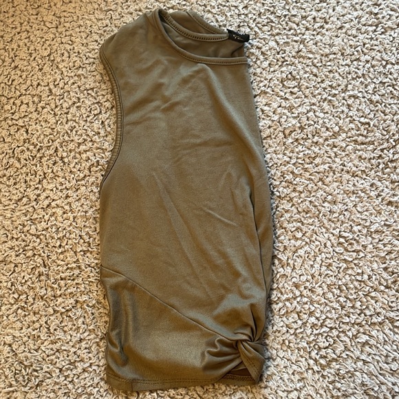 Size: medium - Picture 2 of 3